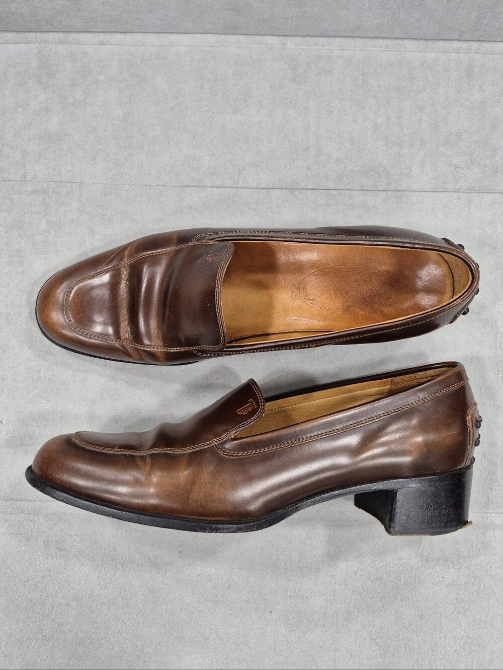 Tods loafer shoes women's size 38 US 8 brown leather distressed finish